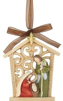 Ornament Holy family in creche 8,9cm