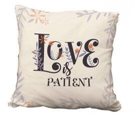 Kussenhoes Love is patient