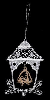 Kantklos ornament met houten ornament lantaarn met kerststal