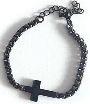 Zwarte armband met kruis