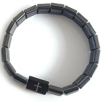 Armband met kruis op blokje