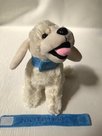 Kuscheltier-labrador-blau-Halsband-Jesus-liebt-mich-gestickt