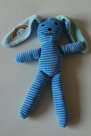 Plush-rattle-rabbit-blue-God-zorgt-regenboog