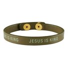 Leren-armband-met-drukknoop-Jesus-is-King