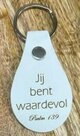 Faux-leather-keyring-white-Jij-bent-waardevol