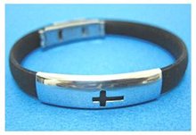 Armband open kruis rubber/zinklegering