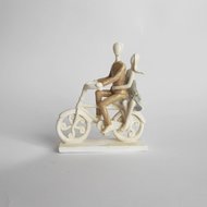 figurine couple on bicycle 13cm