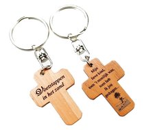 Keyring wooden cross voetstappen in het zand