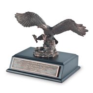 Figurine soaring eagle