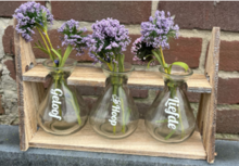 3 vaasjes  in houten rekje Geloof Hoop Liefde