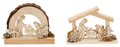Houten-kerststal-met-houten-beeldjes